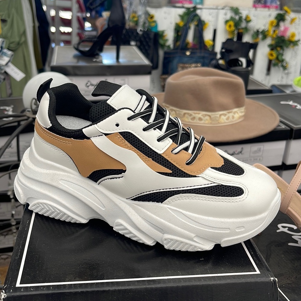 BRAND NEW Always on Sneaker